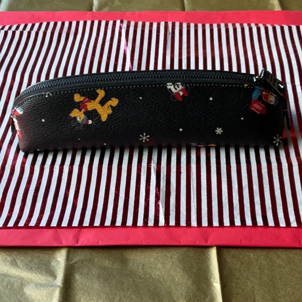 🎁 DISNEY X COACH NOTEBOOK & PENCIL CASE & DUSTCOVER WITH HOLIDAY PRINT 🎁 - Picture 7 of 16